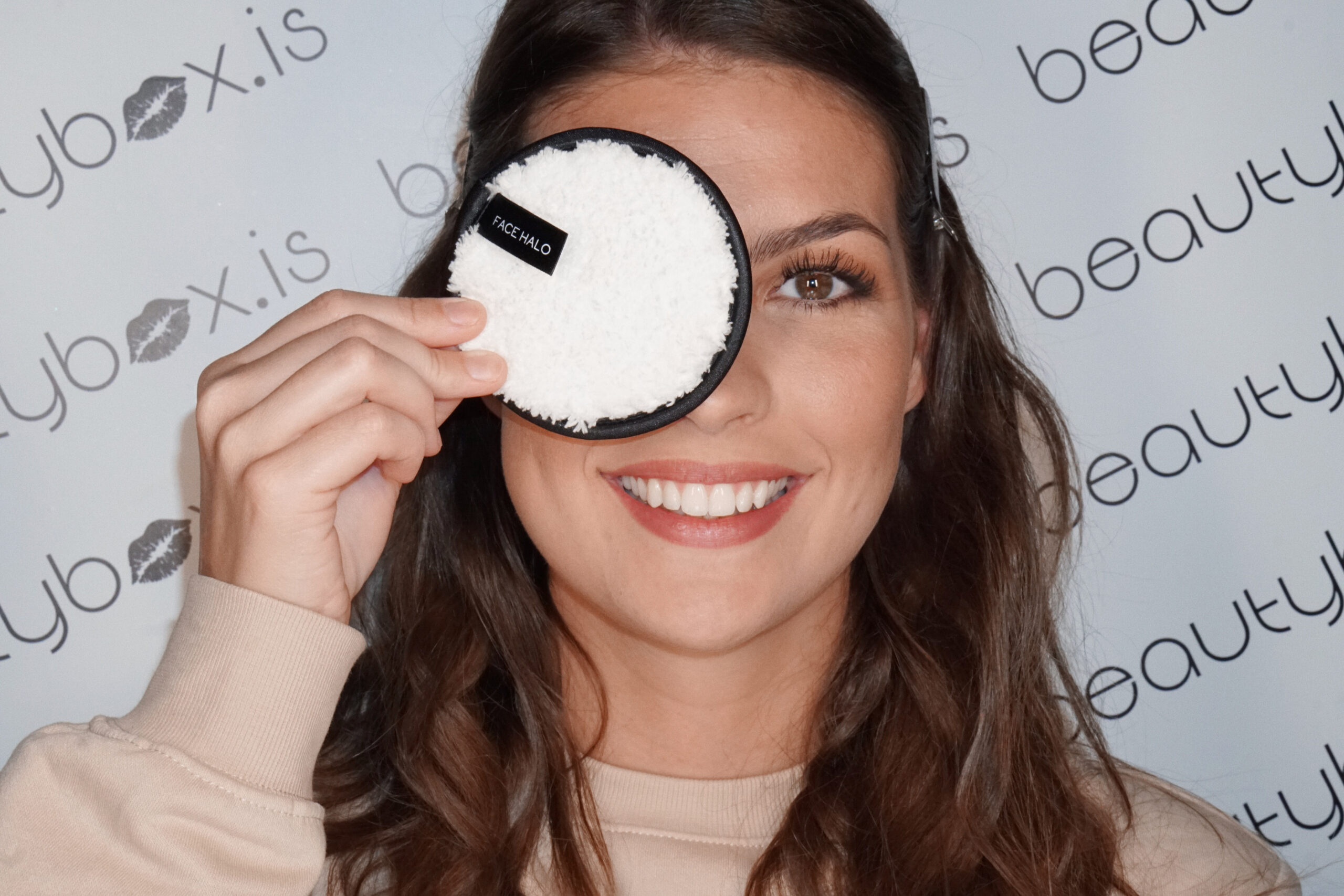 Face Halo Byltingarkenndur farðahreinsir sem þrífur allt af aðeins með vatni. Beautybox.is