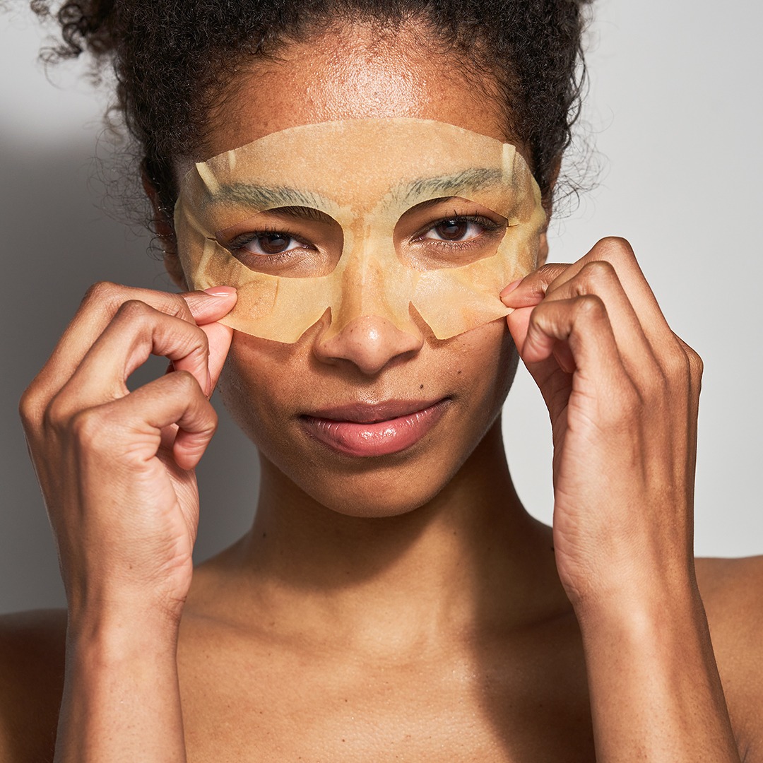 DERMINFUSIONS_Lift&Repair_Eye_Mask_ model2