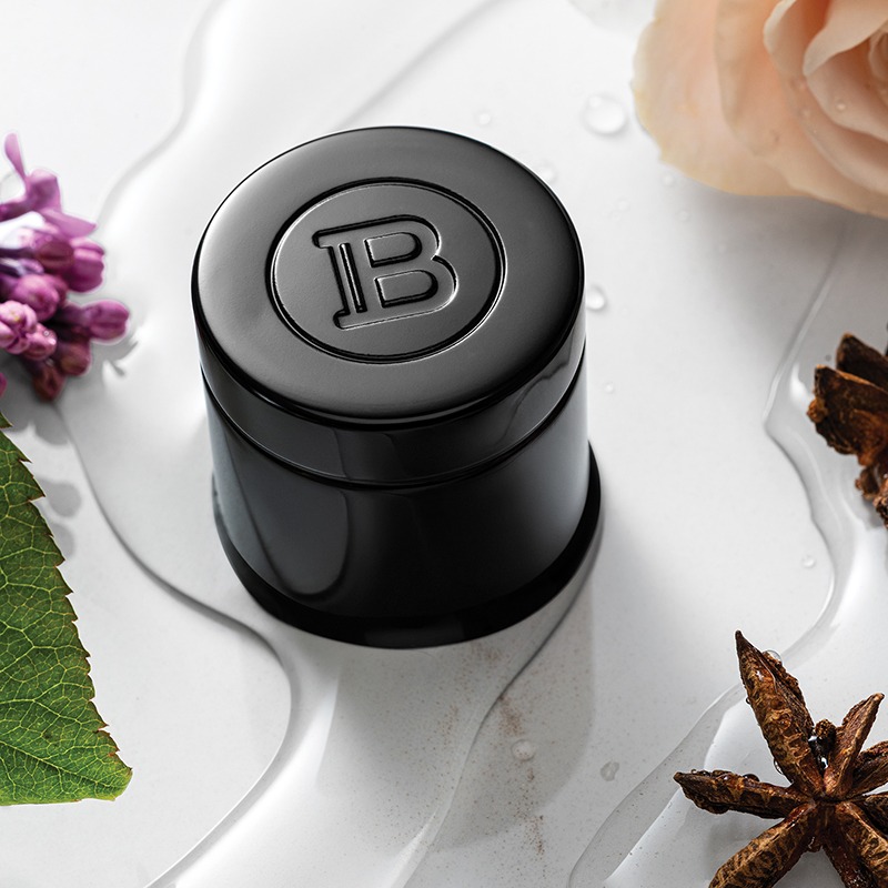 BalmainHair_Styling_HairPerfumeSignatureFragrance_Mood_03_CS_S_S_HP_SIG_SOCIAL_800x800