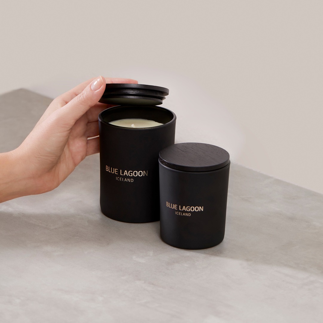BL5I15-BL5I14-Scented-candles-lifestyle-7_917c44e3-9e6a-4432-8cad-cde0a54e37ef