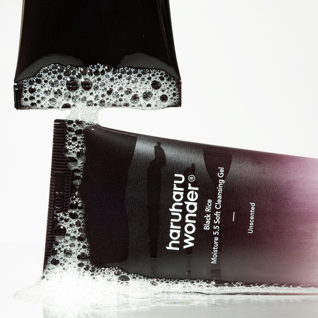 8809532221356_Black Rice Moisture 5.5 Soft Cleansing Gel_1