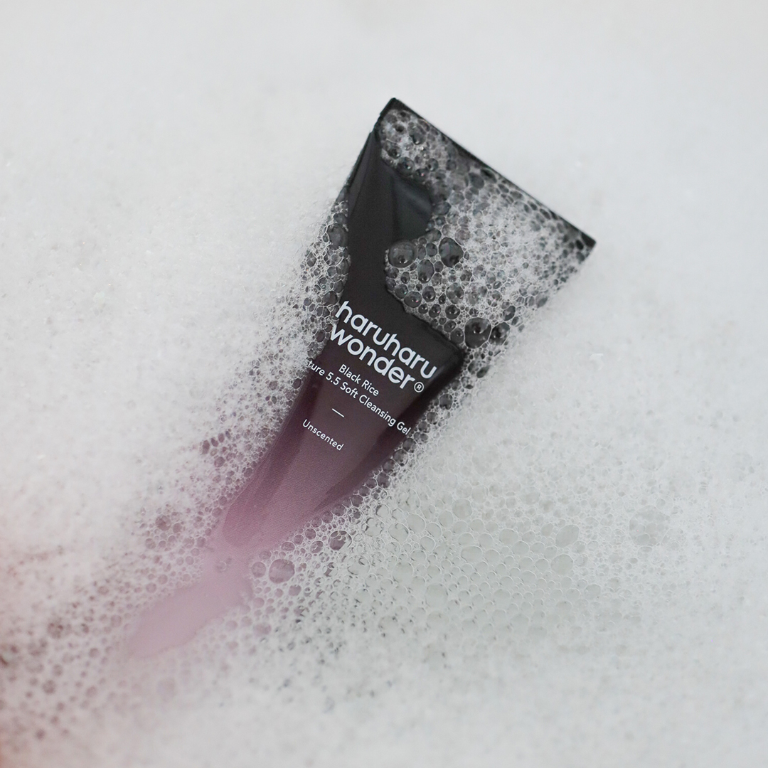 8809532221356_Black Rice Moisture 5.5 Soft Cleansing Gel_Snap shot_2
